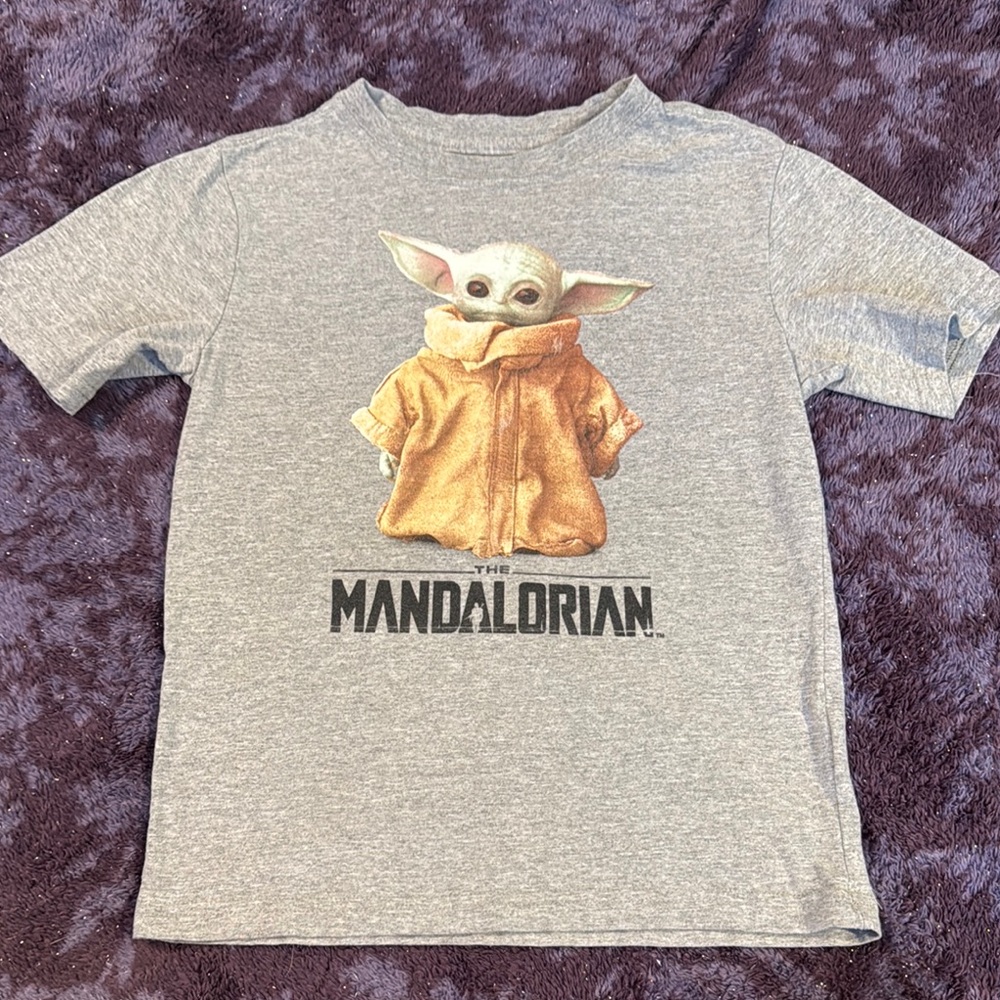 5/$25 Boys sz 8 Star Wars Mandalorian Disney Gray T-Shirt